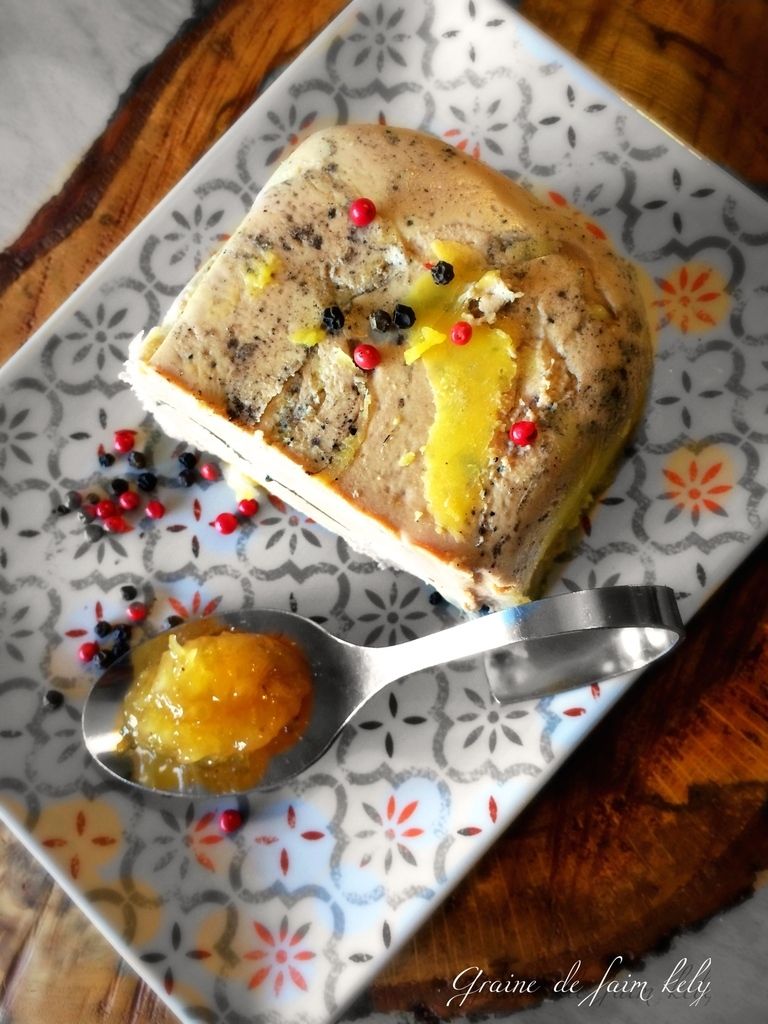 Terrine de foie gras à la truffe et son Chutney de Victoria au poivre de Voatsiperifery