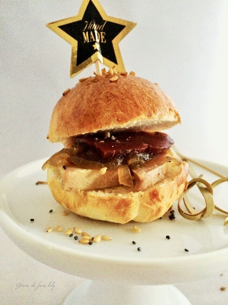 Mini-burgers aux deux canards et au confit d'oignons 