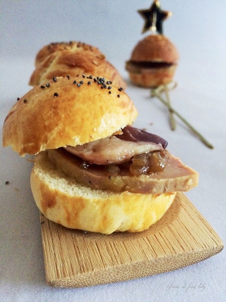 Mini-burgers aux deux canards et au confit d'oignons 