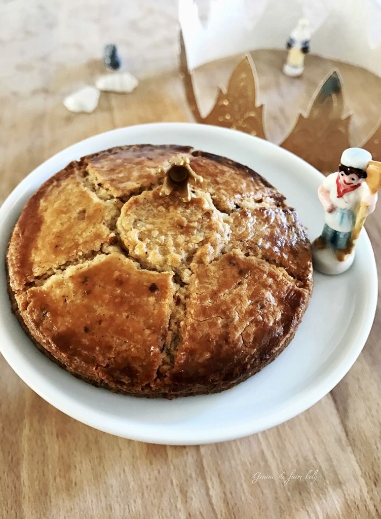 Sablés des reines fourrés à la crème d'amande et confiture d'abricot à la vanille