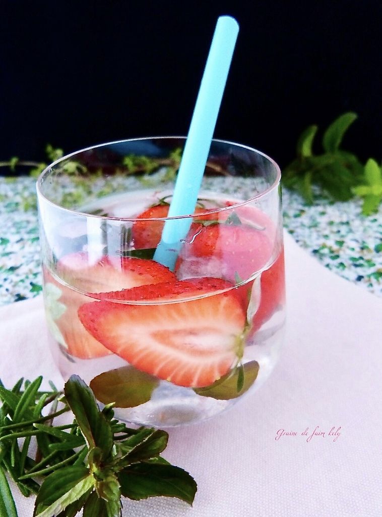 Eau aromatisée fraise, menthe chocolat, sirop de litchis