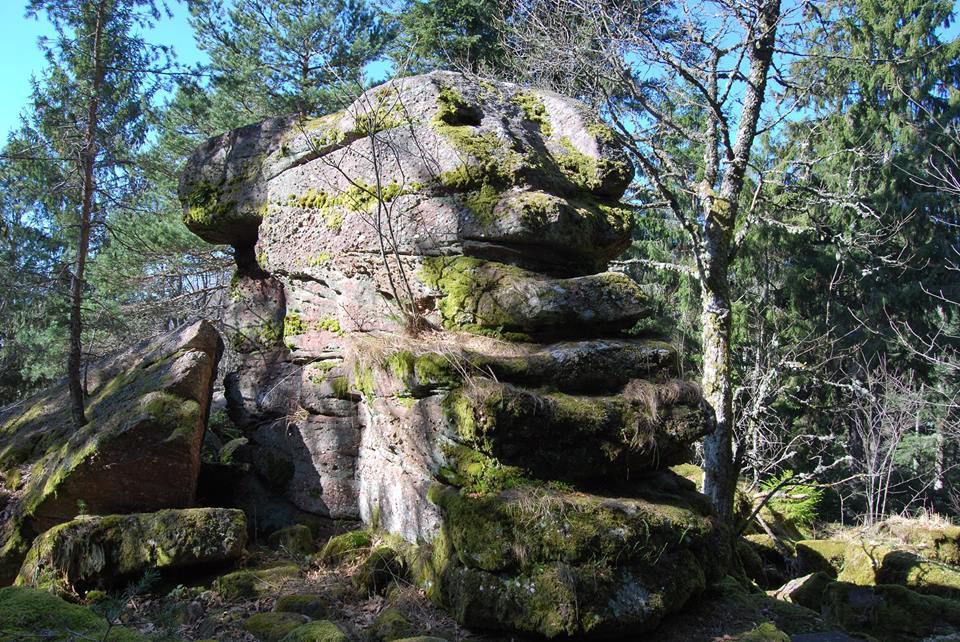 Un rocher sans nom au Seelberg, montagne des âmes ...