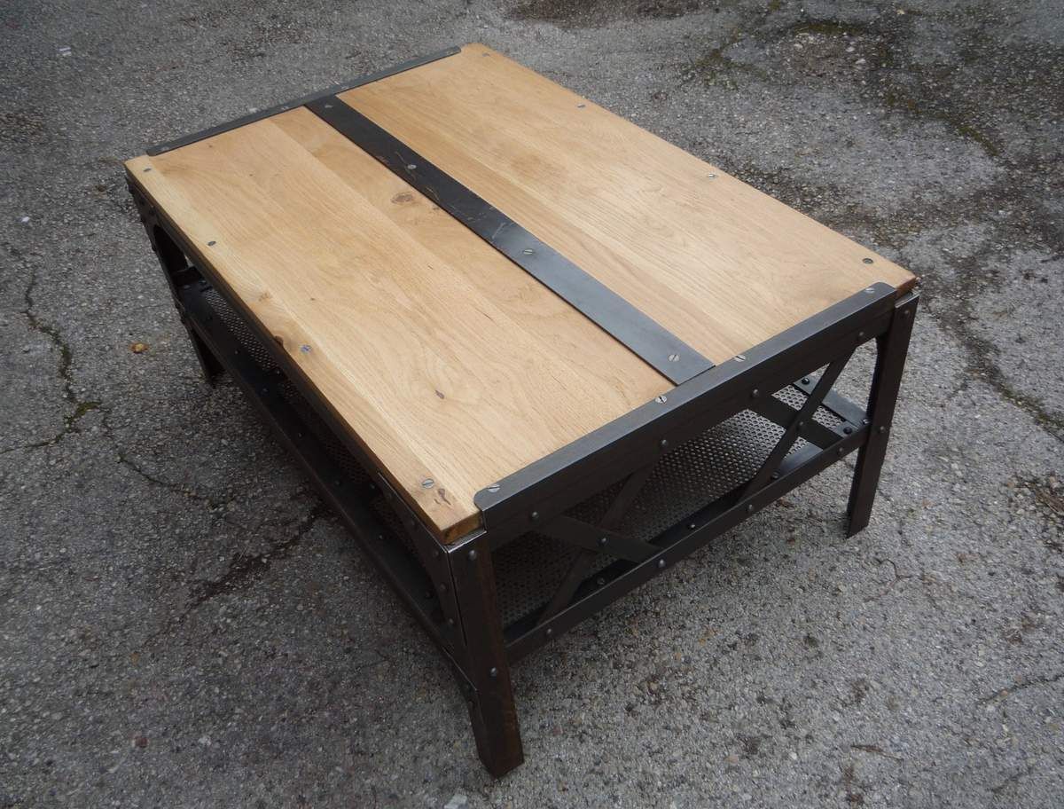 TABLE BASSE MÉTAL RIVETÉE 'EIFFEL' PLATEAUX CHÊNE ET TÔLE AJOURÉE 2017