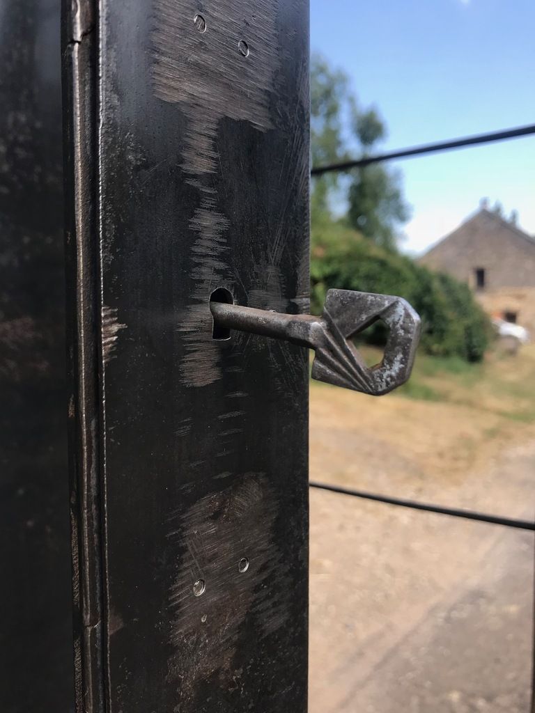 VITRINE PHARMACIE 2 PORTES (OSSATURE SEULE) VERS4 PATINE CANON DE FUSIL