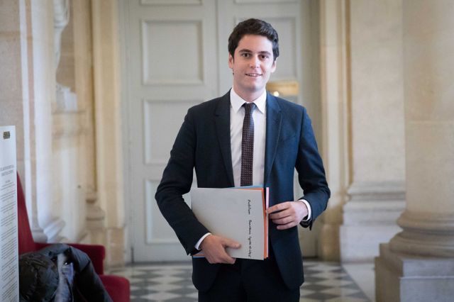 Les Petits Marquis Du Macronisme Un Certain Benjamin Griveaux Porte Parole Du Gouvernement Et Son Ami Gabriel Attal Ca N Empeche Pas Nicolas