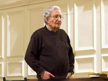 L’arrestation d’Assange est scandaleuse,   par Noam Chomsky