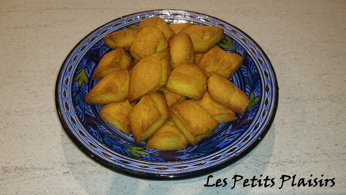 Ghraiba Ou Ghribia Tunisienne A La Farine De Pois Chiche Les Petits Plaisirs De Frederica