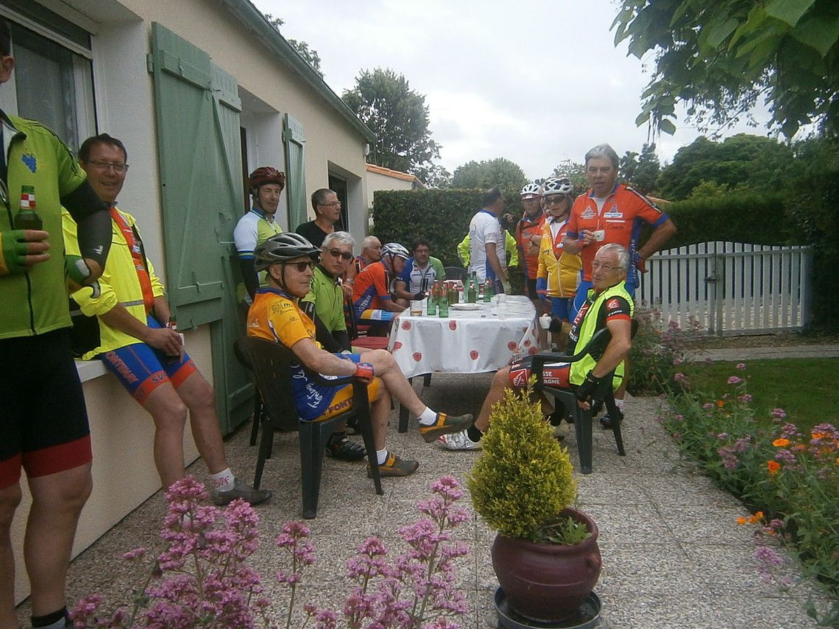 Ils repartent contents . Dans le groupe , il y avait Angel , Alain , Kiki , Didier et Christophe : 80 km au compteur .
