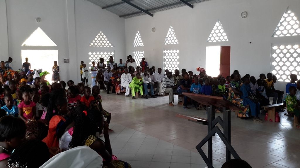 PAQUES DANS LA NOUVELLE EGLISE DE MAMPATIM
