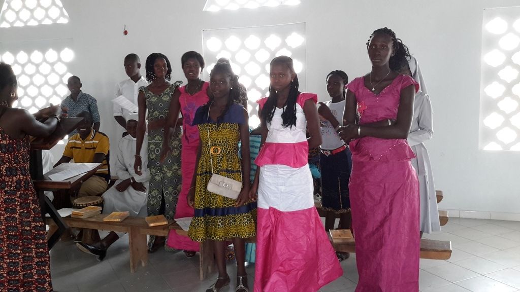 PAQUES DANS LA NOUVELLE EGLISE DE MAMPATIM