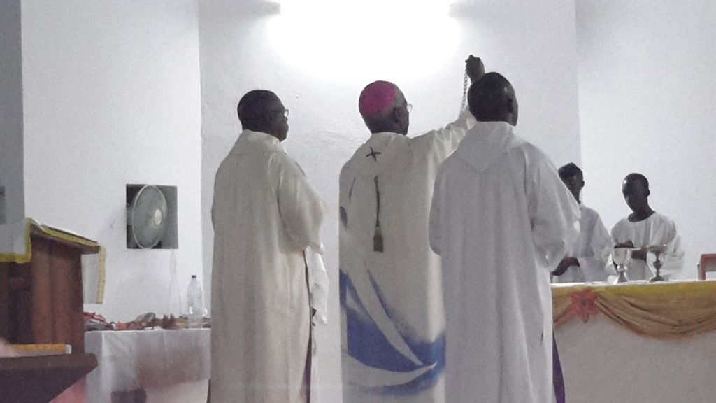 PAQUES DANS LA NOUVELLE EGLISE DE MAMPATIM