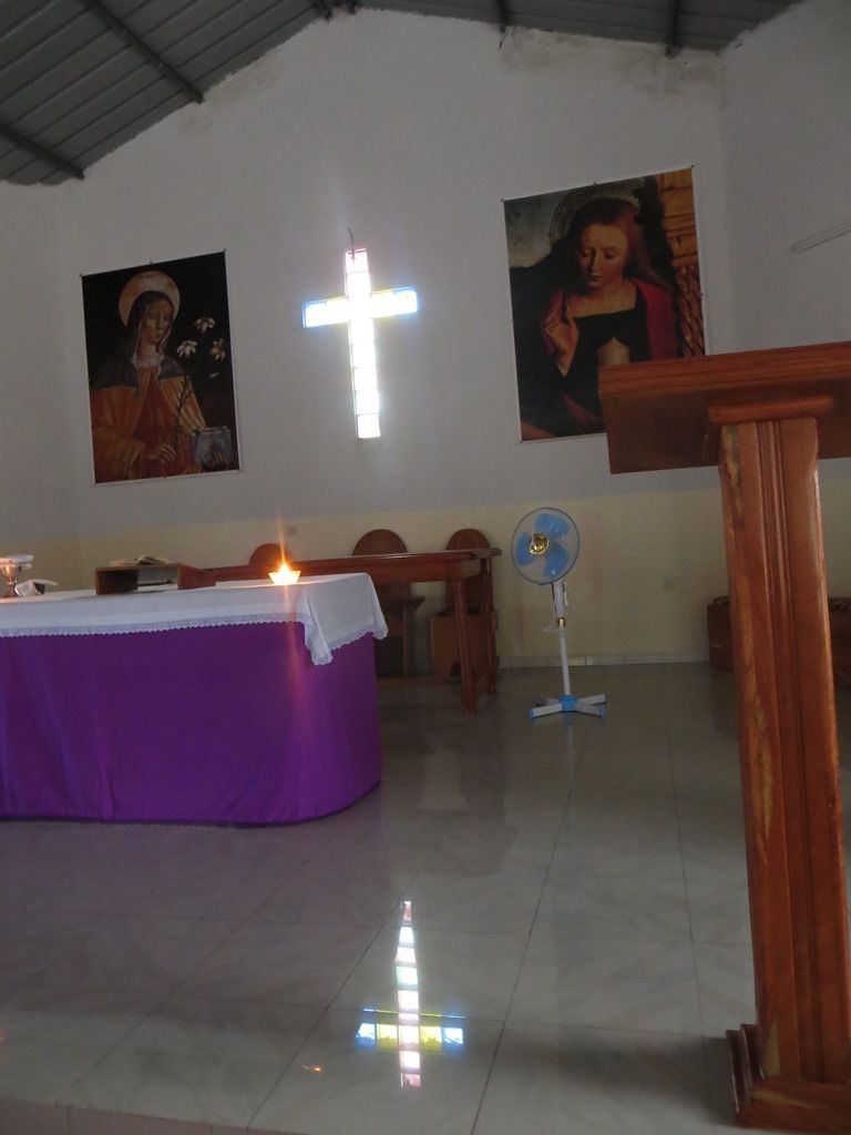 Photos Jean Louis Lapicorey : Dakar, Ile de Gorée, Abbaye de Keur Moussa, accueil à Mampatim, dédicace de l'église Sainte Claire, Ile de Carabane