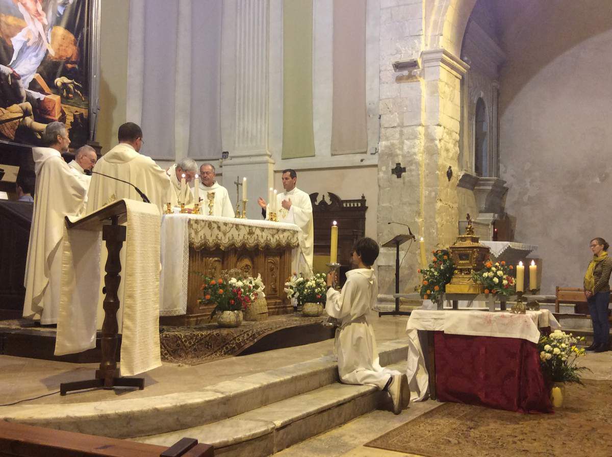 Saint Genest, samedi soir, La Madeleine, dimanche matin. Deux églises combles !!!! Martigues a fêté son Bienheureux Gérard, en présence de membres de l’Ordre de Malte et des organisations caritatives qui agissent sur la ville.