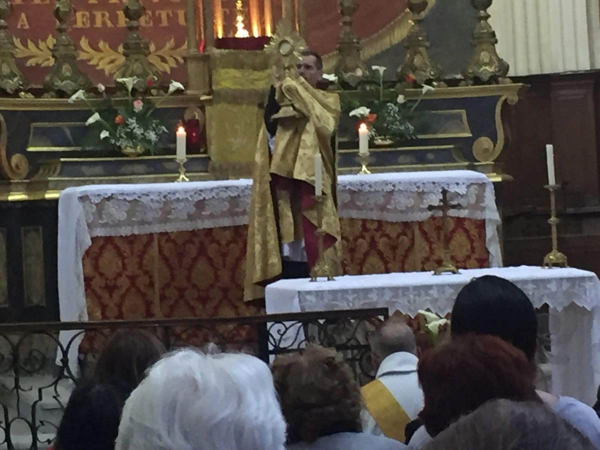 Eglise de La Madeleine : messe solennelle et bénédiction des roses
