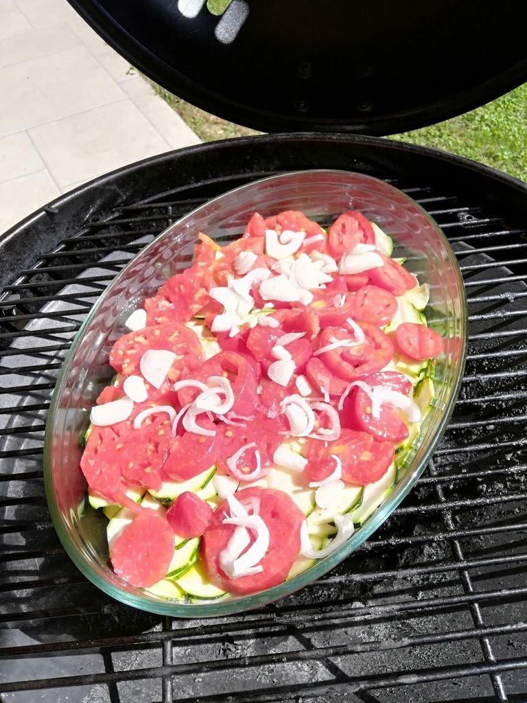 filet de truite saumonée sur son lit de légumes d'été - Le blog de  corinnette