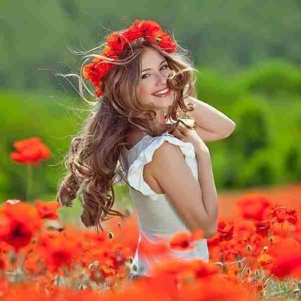 belle femme joyeuse