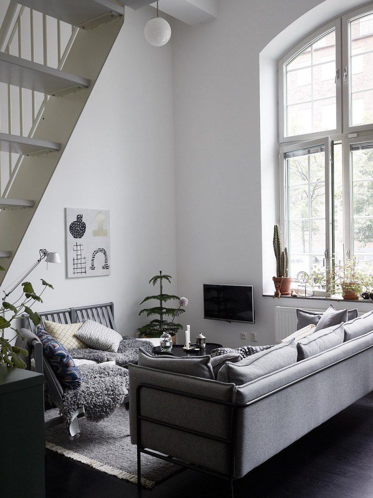 Le gris en filigrane d'un appartement avec mezzanine et terrasse - A part  ça ...