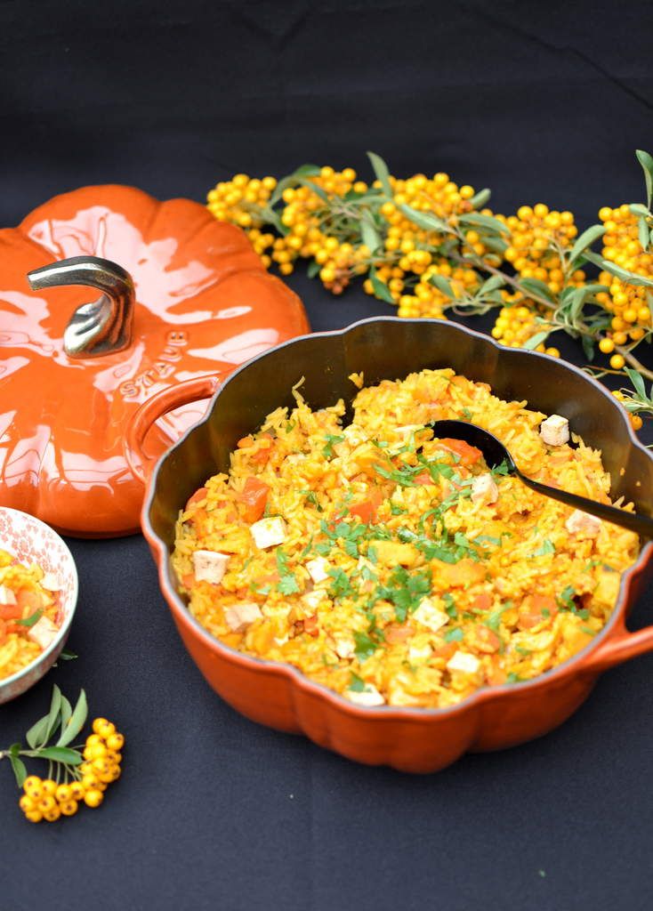 Riz gourmand aux légumes d'automne et au tofu mariné à l'ail et au gingembre