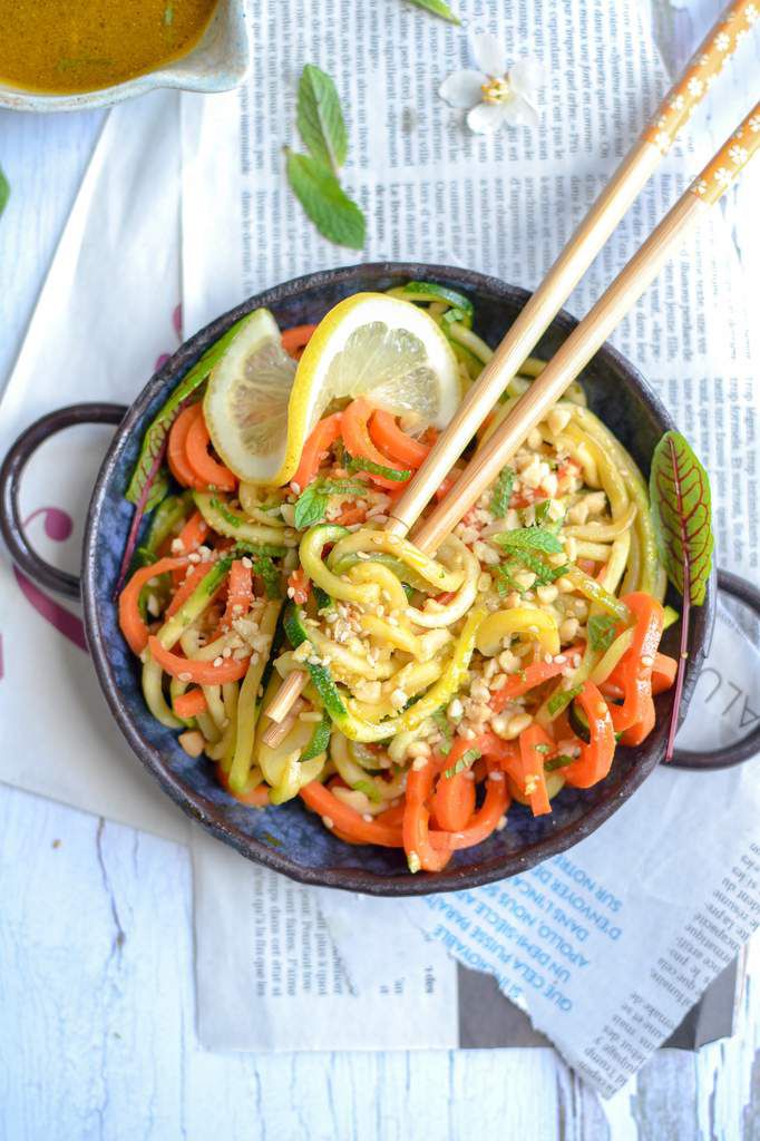 Noodles nouilles de courgette et carotte à l'asiatique