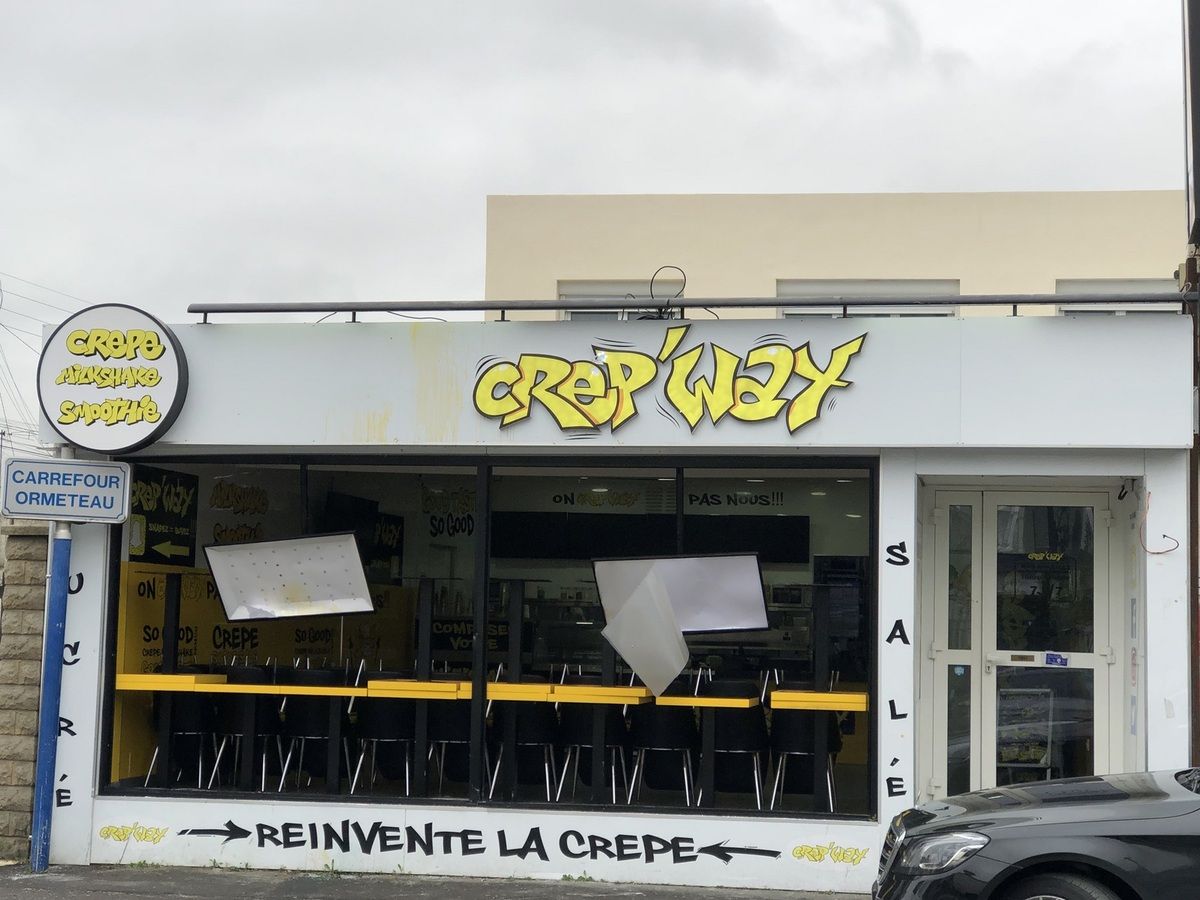 La boutique Crep Way 130 rue de Mitry à Aulnay-sous-Bois totalement saccagée