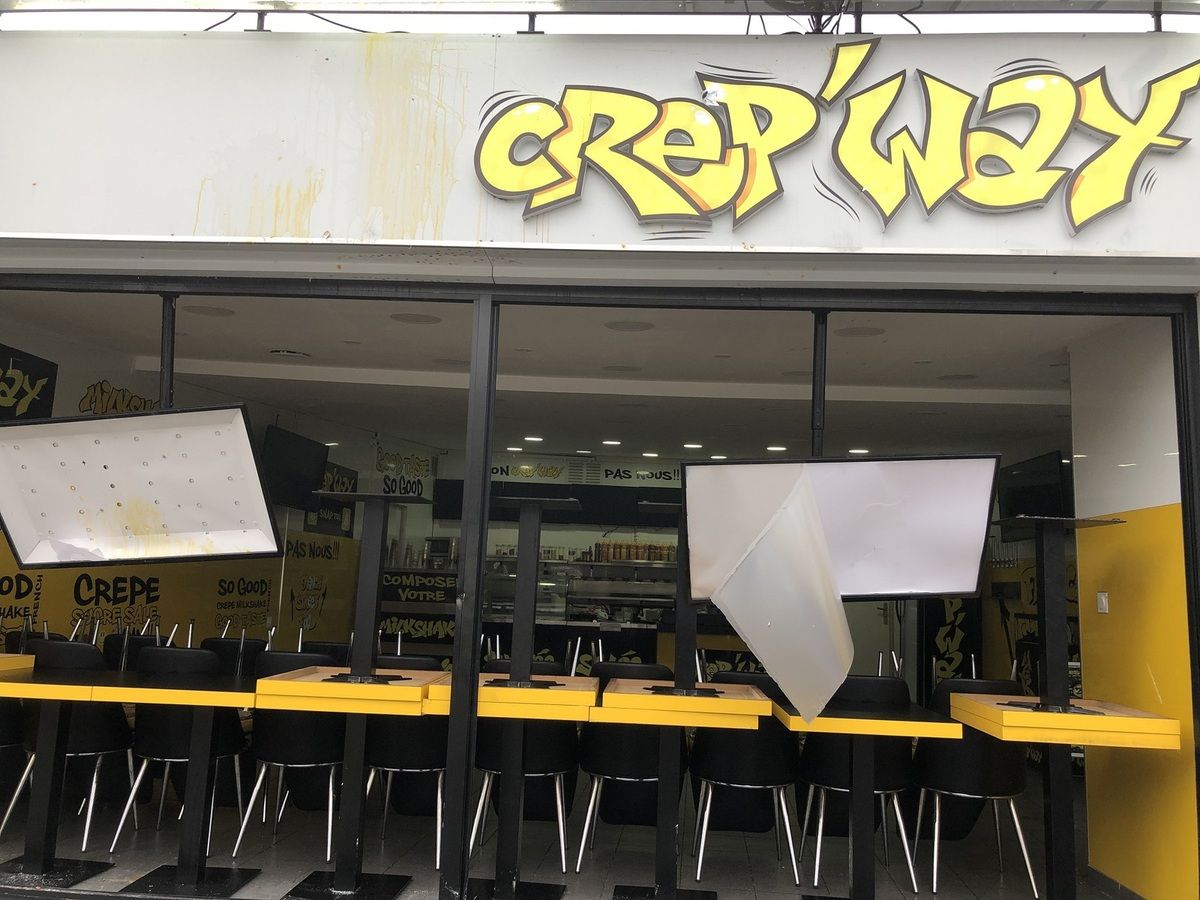 La boutique Crep Way 130 rue de Mitry à Aulnay-sous-Bois totalement saccagée
