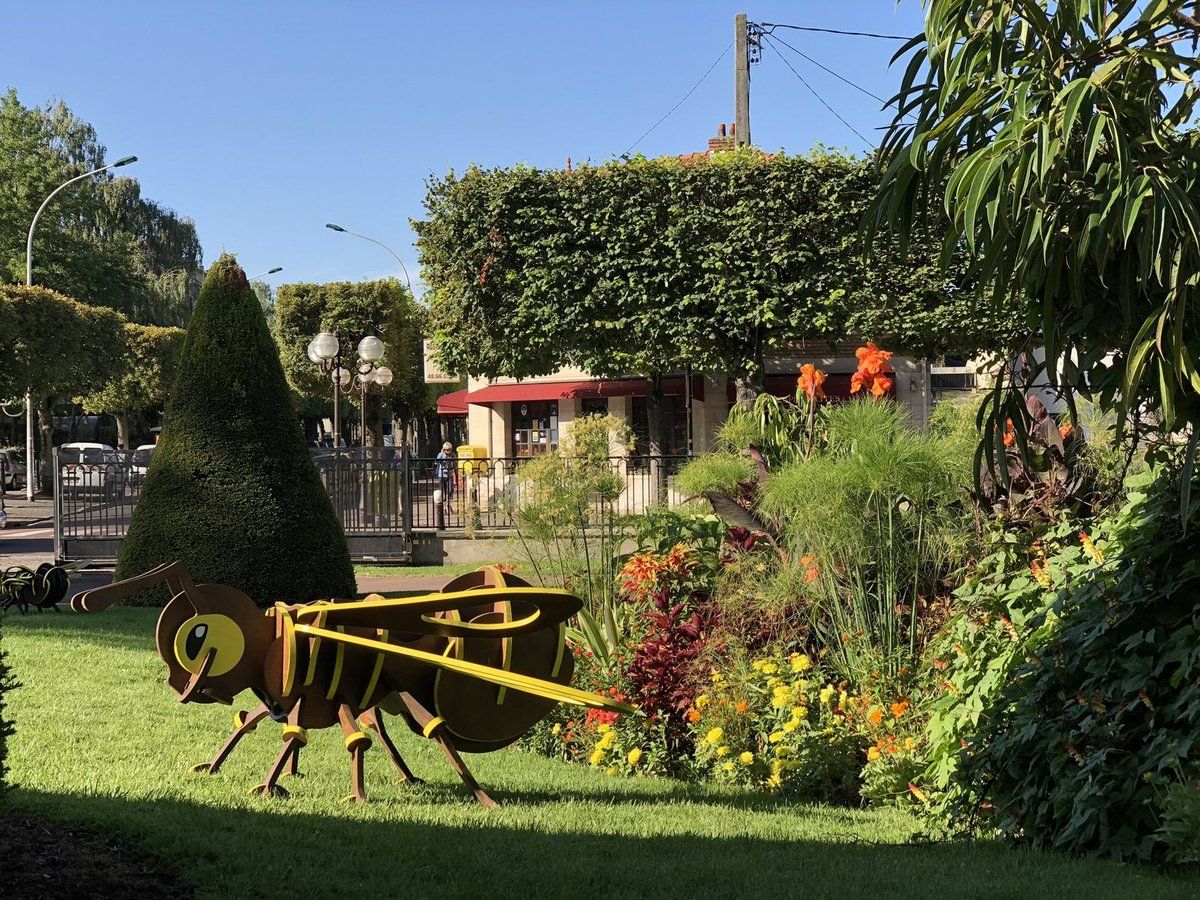 Le jury du concours des Villes et villages fleuris en visite à Aulnay-sous-Bois