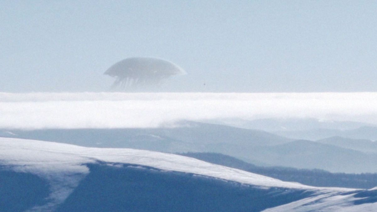 UFO over Elbrus Mountains in Northern CAUCASUS - RUSSIA !!! Dec 2017