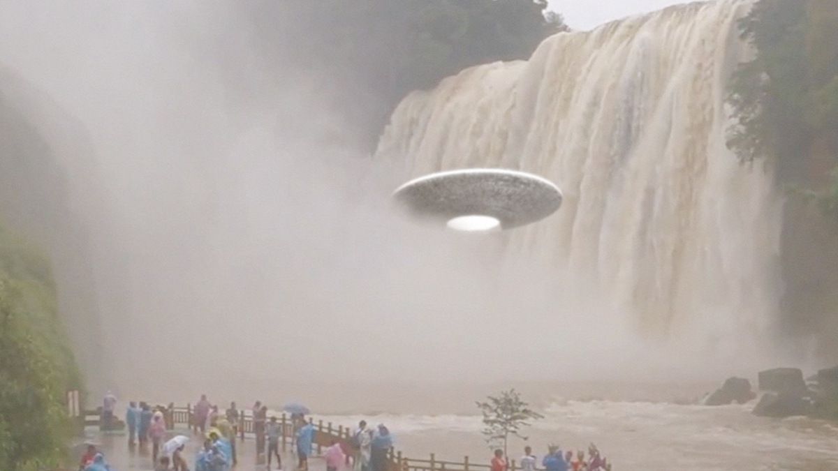 Massive UFO spotted over Waterfall in CHINA !!! April 2018