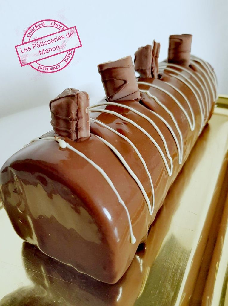 Buche Mousse Nutella Et Kinder Bueno Les Patisseries De Manon