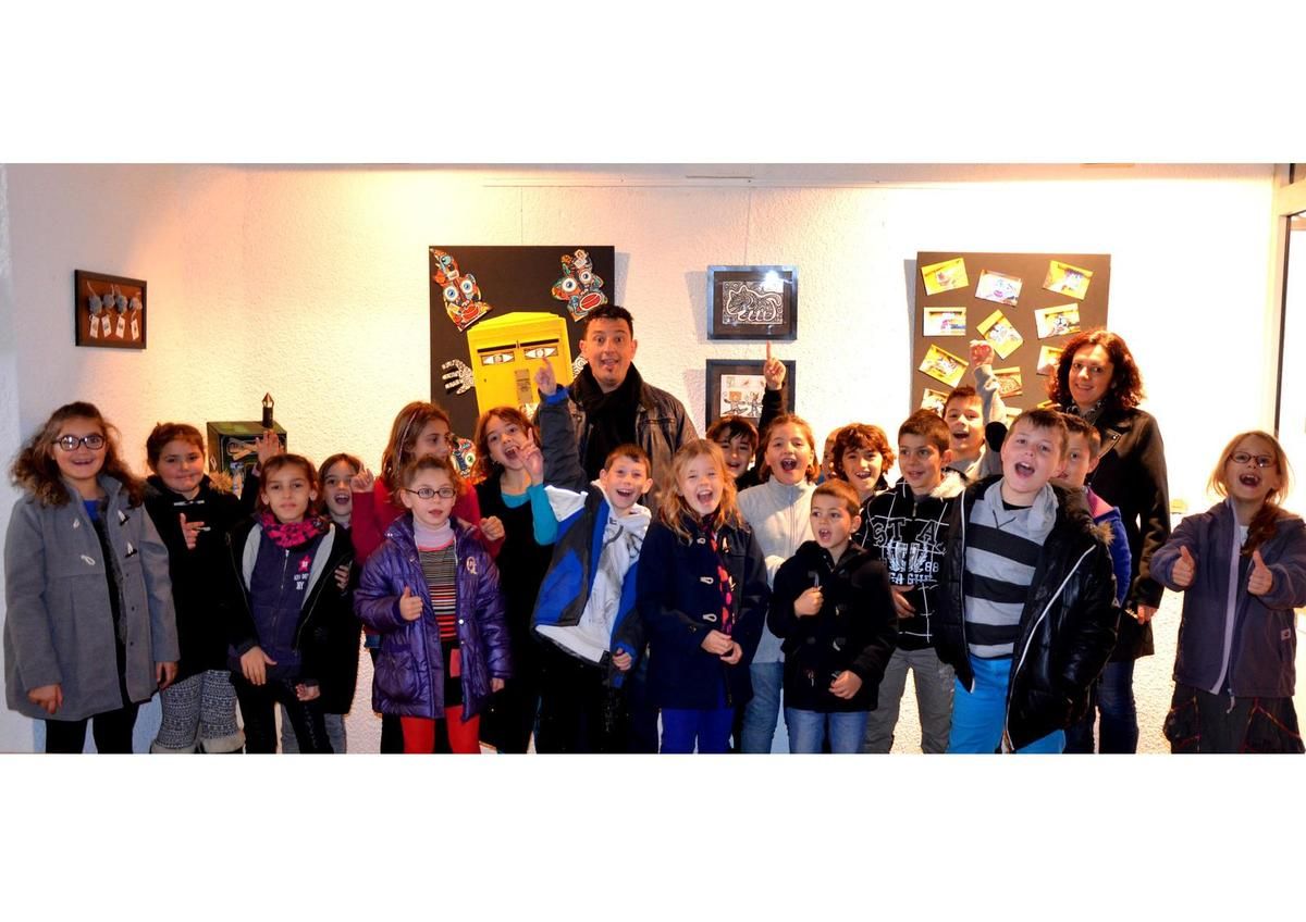 visite de l'école primaire du Boulou pour l'exposition d'art postal de Didier TRIGLIA en décembre 2014