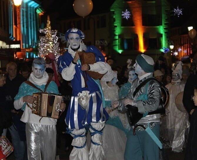 À la découverte de quelques grandes constellations avec les joyeux lurons de la troupe. PHOTO archives DNA