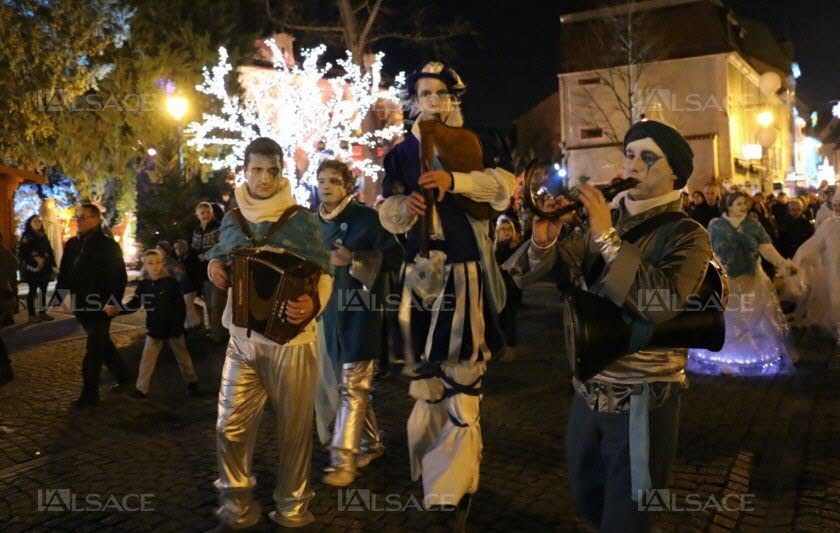 La troupe des Mattagumber présentera son nouveau spectacle, « Poussières d’étoiles », en déambulation autour de l’église.Photo  L’Alsace