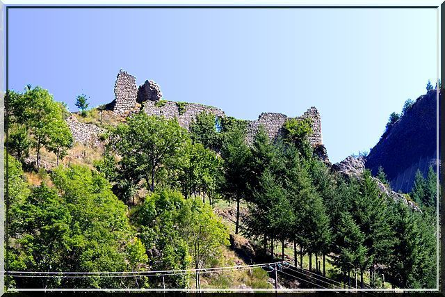 Château de CHÂTEAUNEUF en BOUTIERES - Saint Julien Boutières - Château  féodal et ruine médiévale