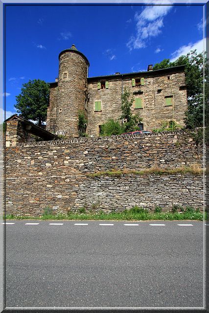 Diaporama prieuré fortifié Saint Jean du Bleymard Château féodal et