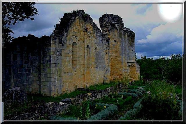 La nuit tombe sur ces ruines historiques La nuit tombe sur ces ruines historiques