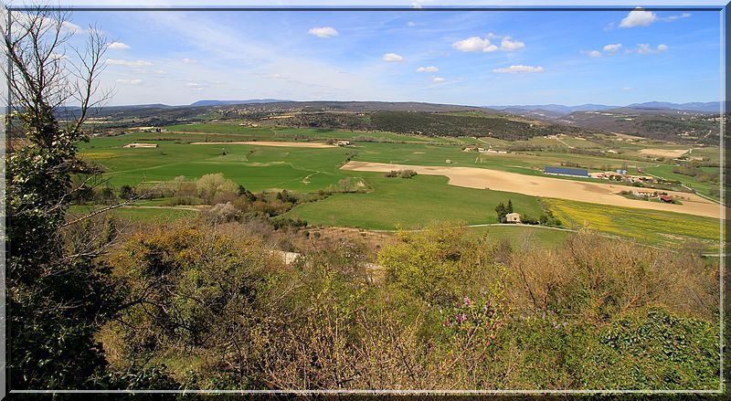 Je suis certain que chaque colline porte une ruine castrale