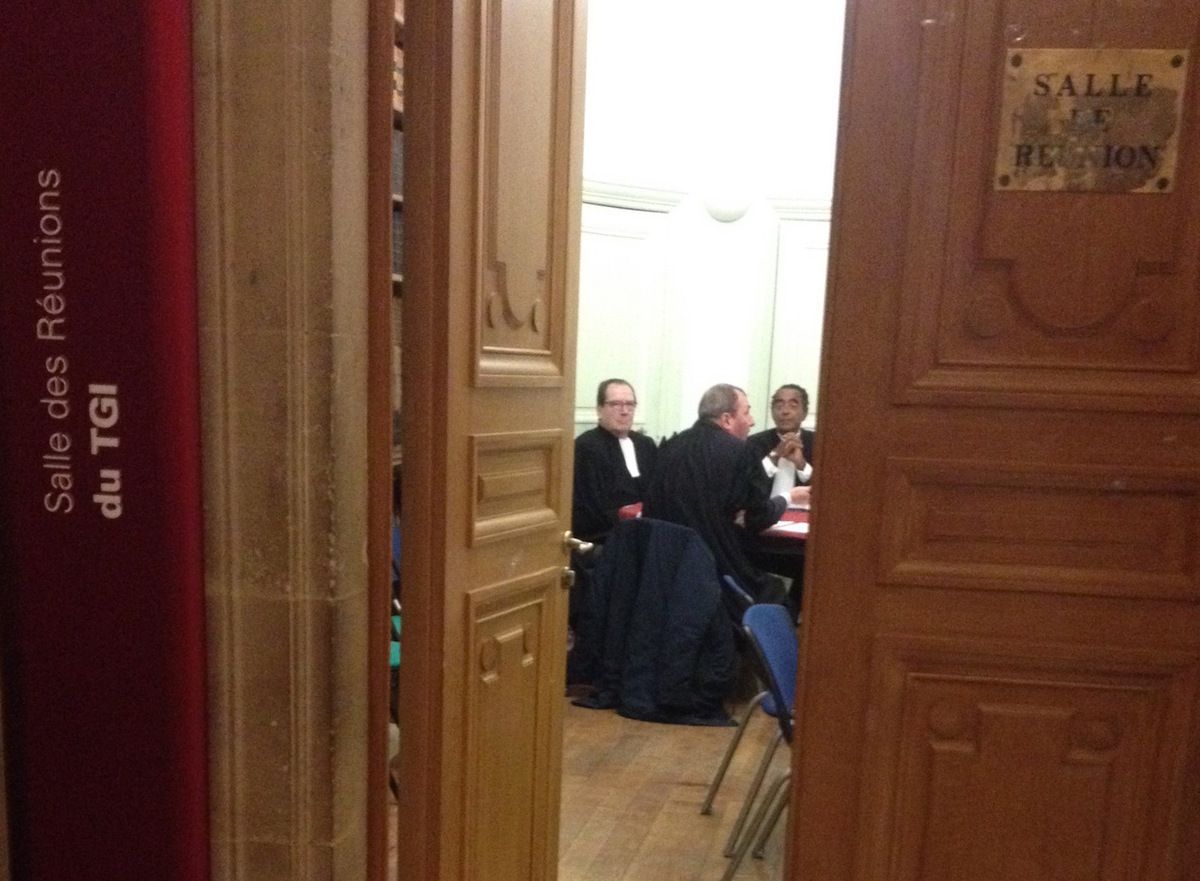 Mes Charrière-Bournazel, Chabert et Ursulet dans le bureau de la première présidente du TGI de Paris, le 7 mars dernier