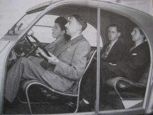 Quand 1 avion s’envole : J-Y Bizot pointe le doigt vers le ciel et si notre futur était une réappropriation du temps ?