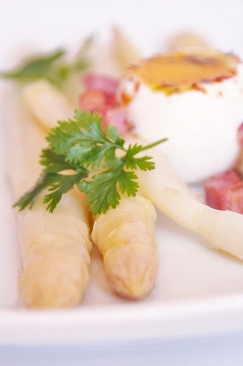 asperges-blanches-oeuf-mollet