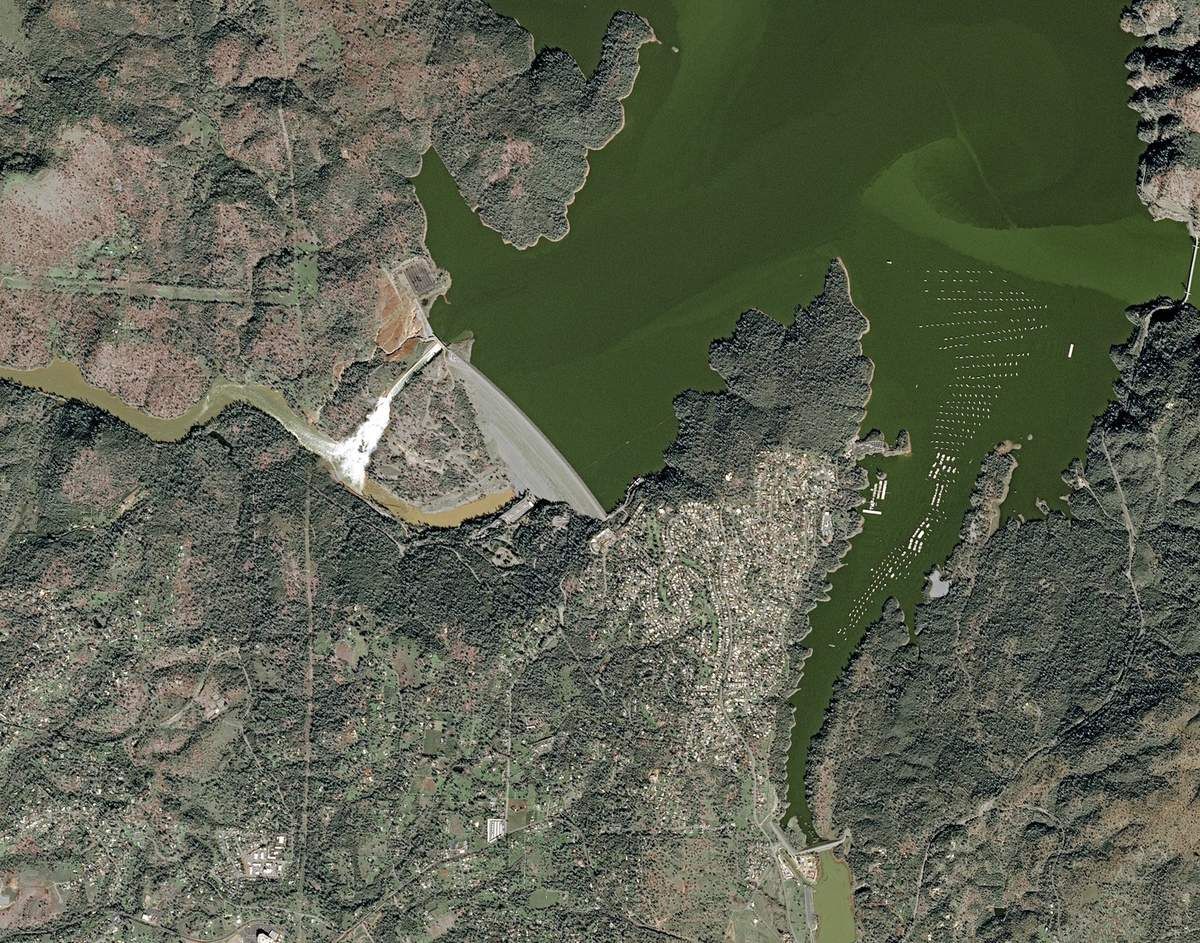 Barrage d'Oroville - Lac Oroville - évacuation - déversoirs endommagés - niveau du lac - urgence - satellite - SPOT 7 - 14 février 2017