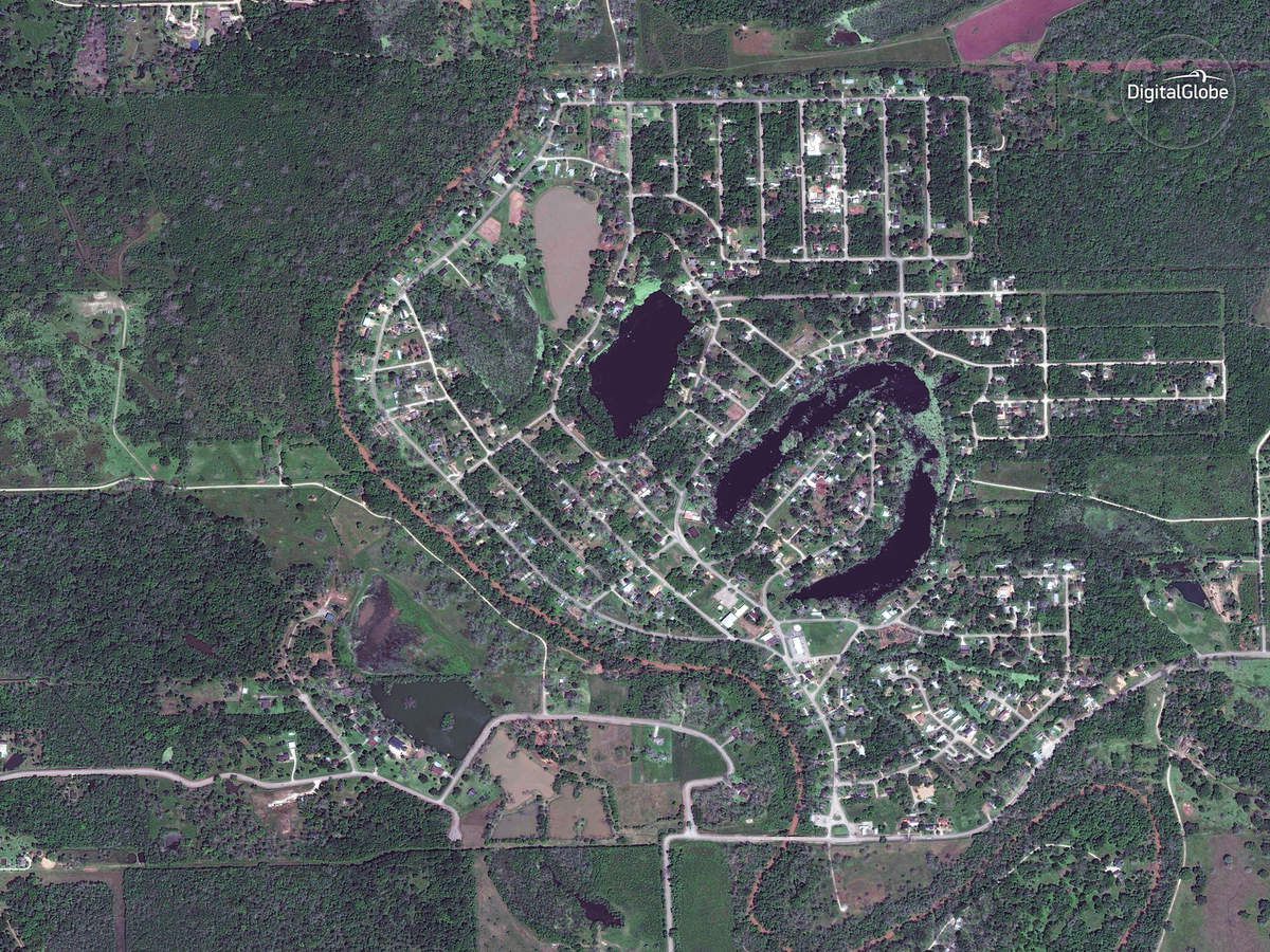 Harvey - Inondations - Floods - Texas - Digital Globe - satellite - Digital Globe - Holiday Lakes - Houston - Before-After - Avant-Après