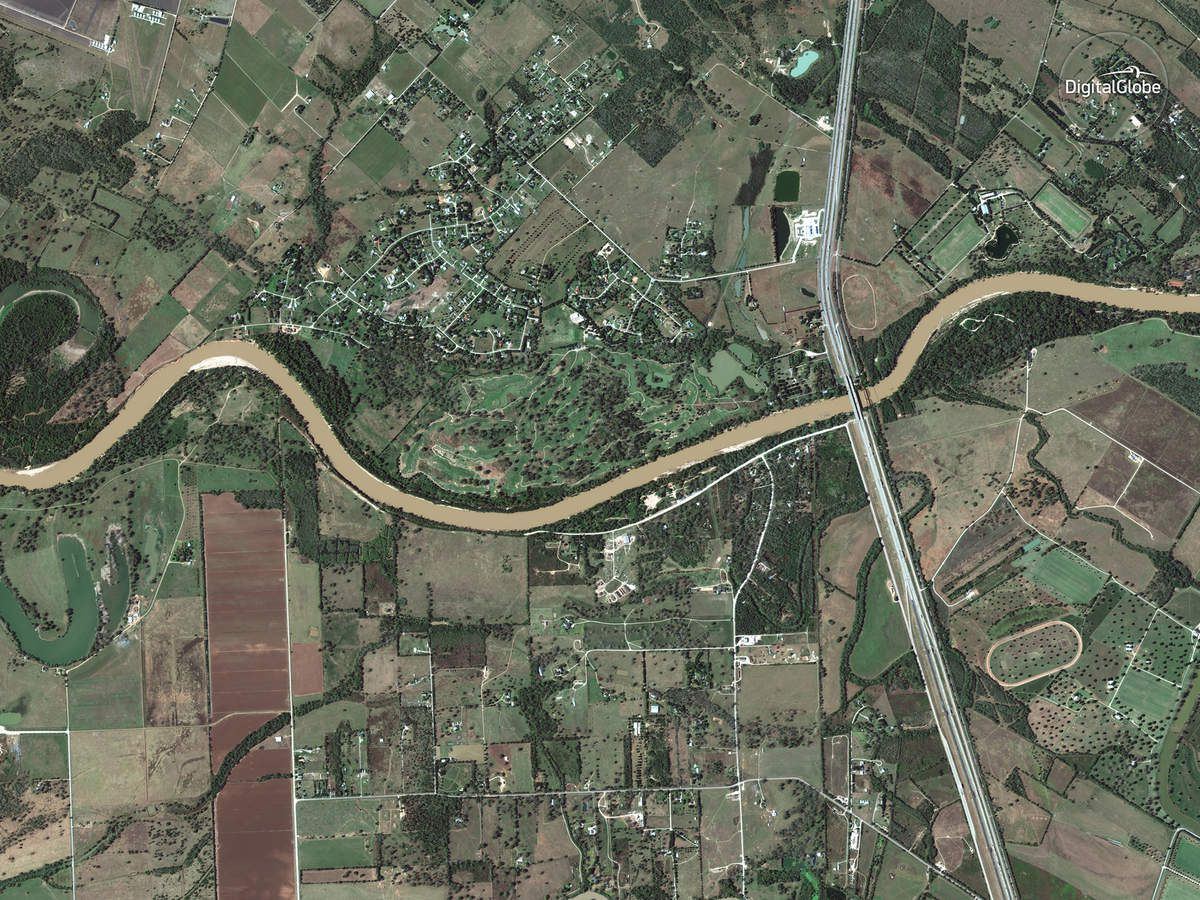 Harvey - Inondations - Floods - Texas - Digital Globe - satellite - Digital Globe - Brookshire - Houston - Before-After - Avant-Après