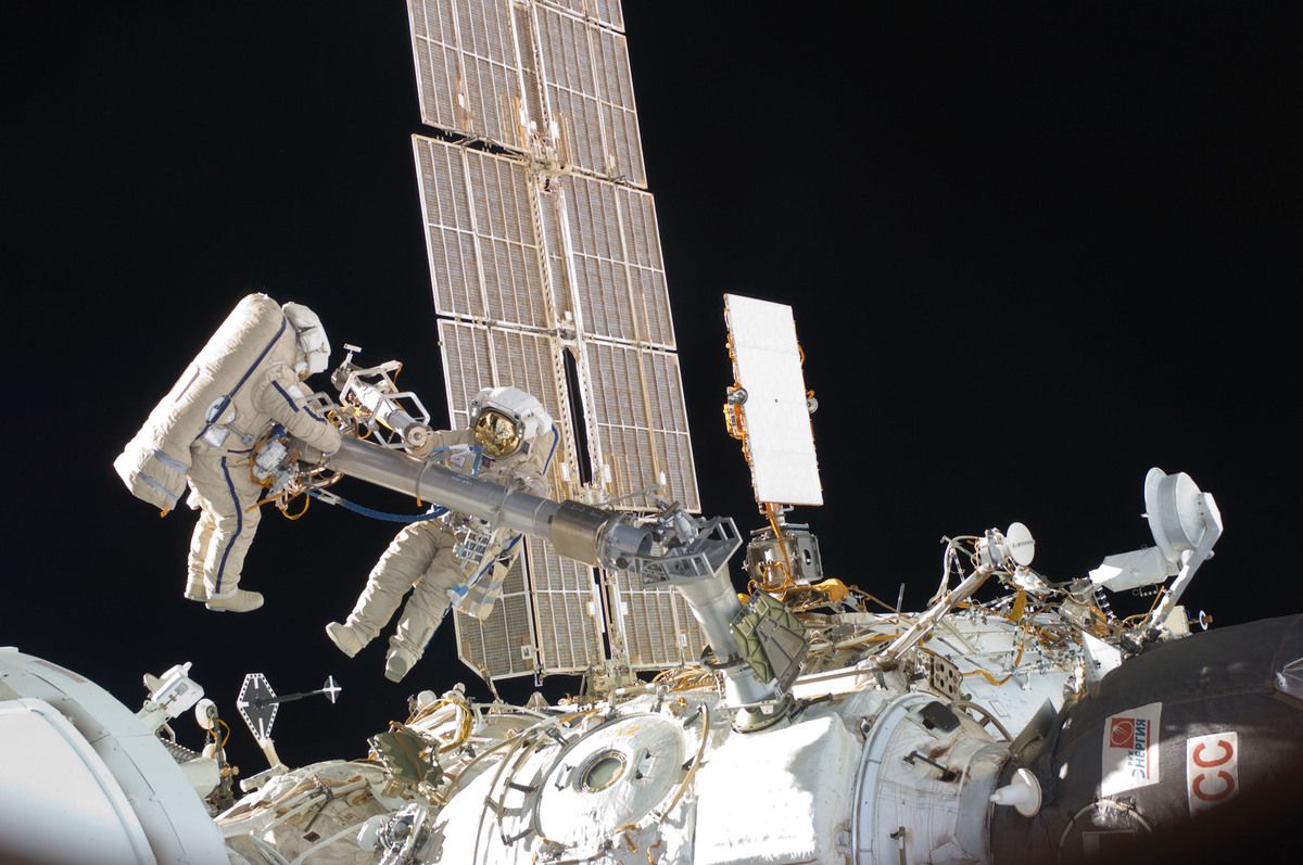 Oleg Kononenko - Anton Shkaplerov - EVA - ISS - Russian cosmonaut - Expedition 30 - 16 février 2012 - Orbit - Orlan spacesuit