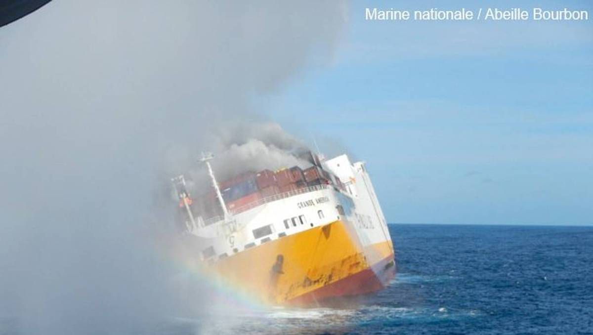 Abeille Bourbon - Grande America - Incendie - Feu - Marine nationale - Gite - Pollution - porte conteneurs - naufrage - préfecture maritime - cross ETEL