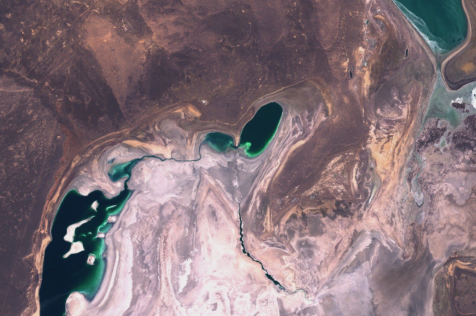 aint-Valentin - forme de coeur vue de l'espace - satellite - heart - observation de la Terre - Aral sea - Mer d'aral - Sentinel-2 - Copernicus - Valentine's day