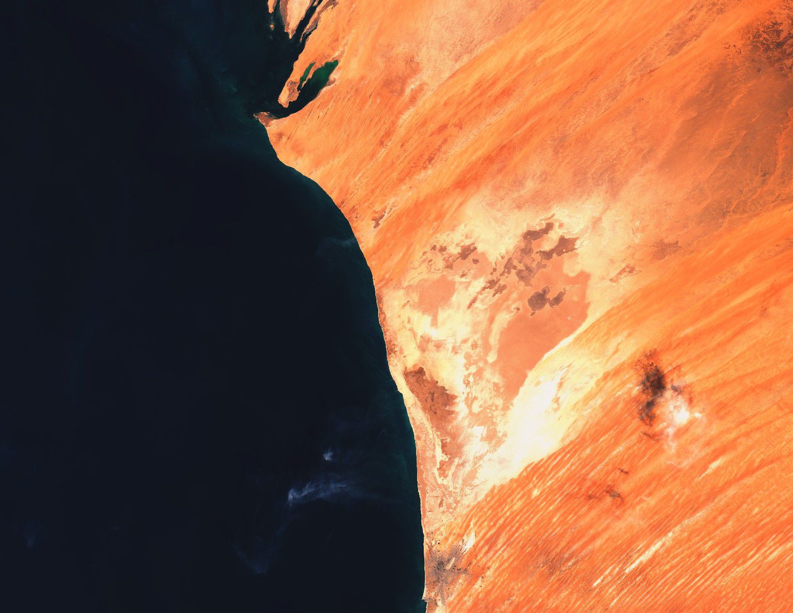 aint-Valentin - forme de coeur vue de l'espace - satellite - heart - observation de la Terre - Sentinel-2 - Copernicus - Mauritanie - Sebkhet Te-n-Dghamcha - Valentine's day