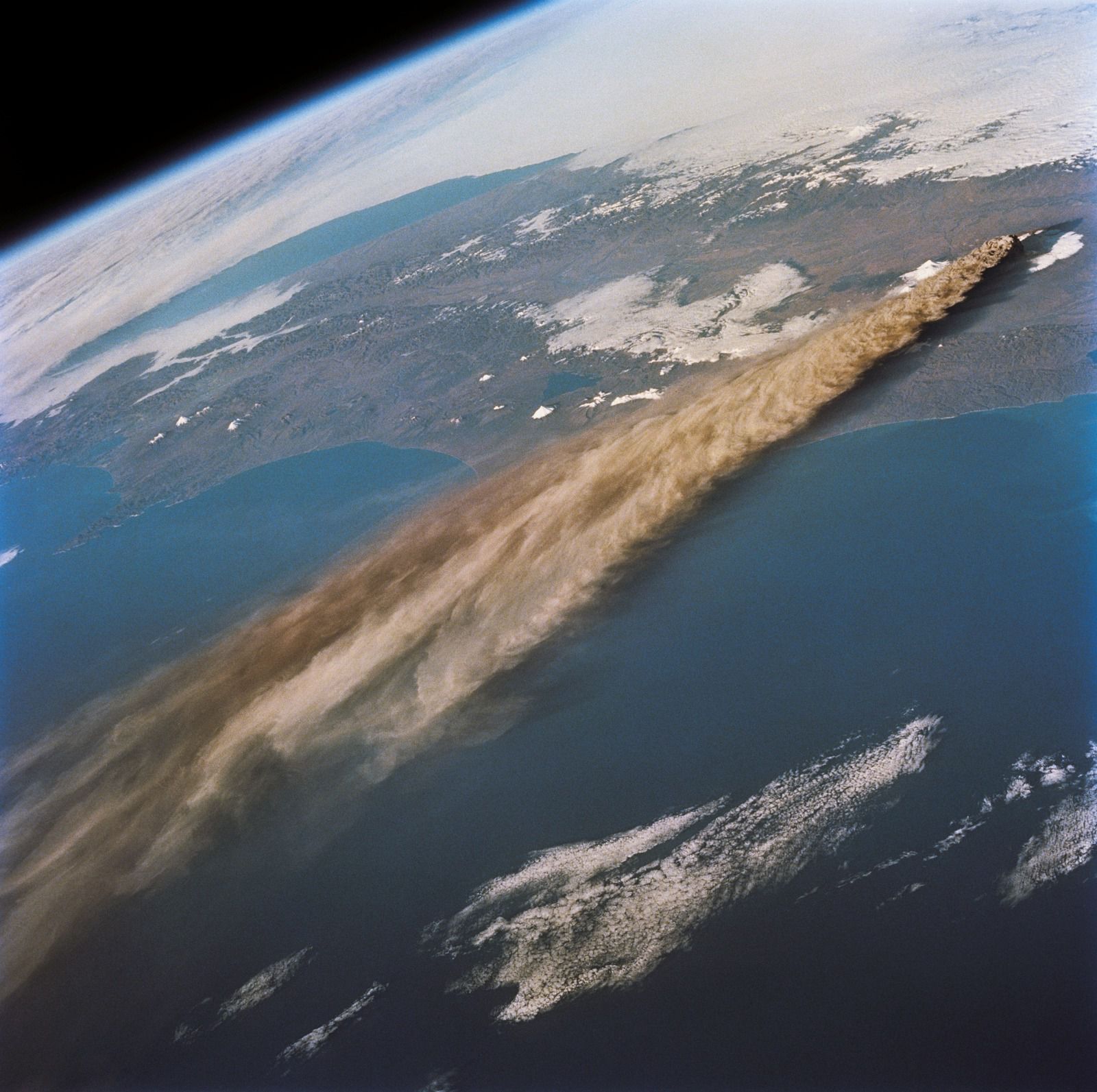 Péninsule du Kamtchatka - Volcan Klioutchevskoï - Klioutchevskaïa Sopka - Russie - Eruption septembre 1994 - Space Shuttle STS68 - NASA - Volcano - Endeavour