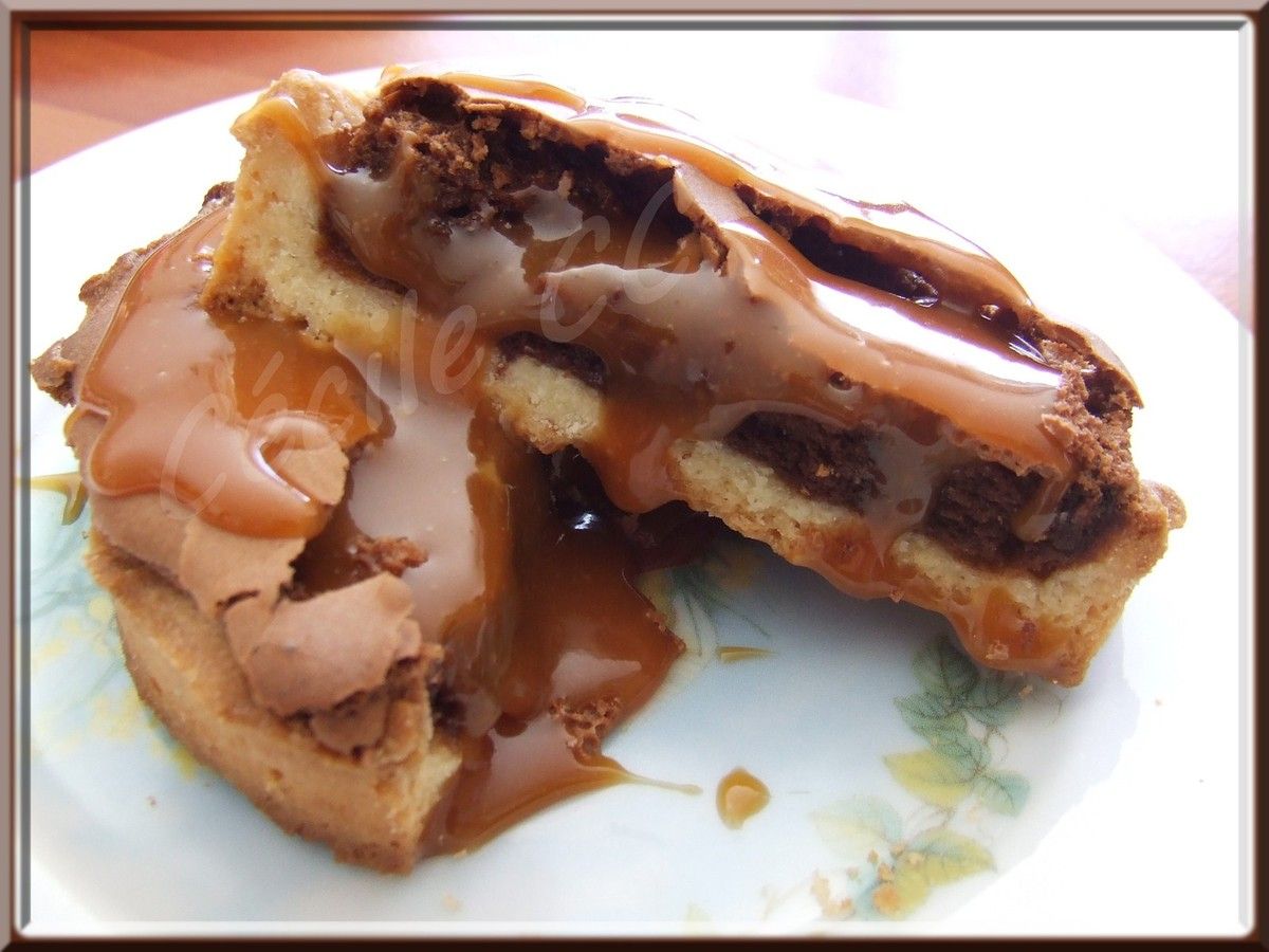 Tartelettes soufflées chocolat sauce caramel beurre salé