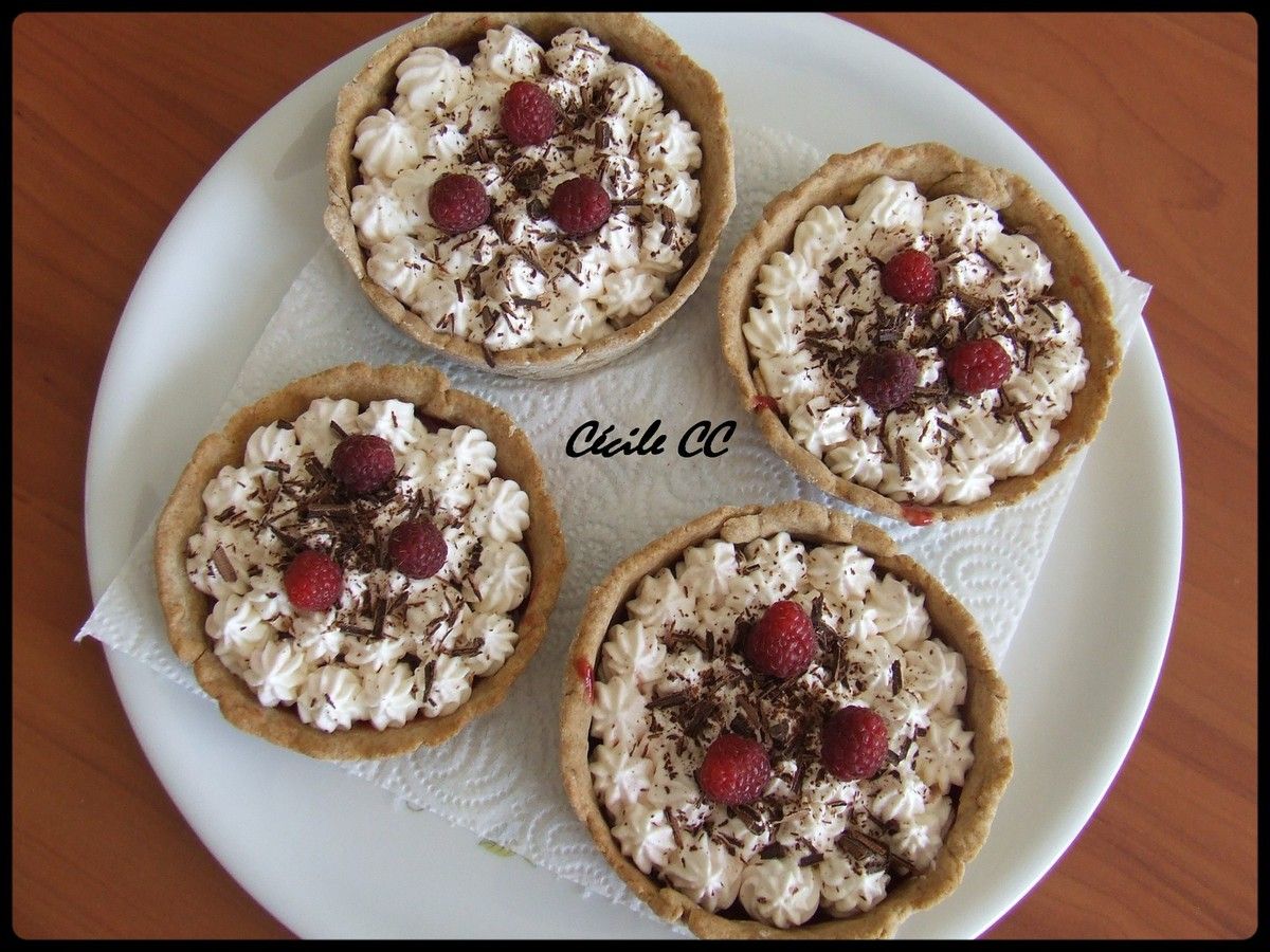 Tartelettes framboises et mousse au chocolat blanc