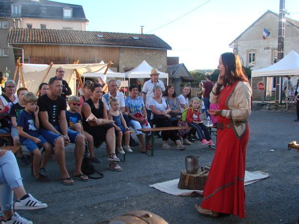 Conte du moyen age avec Morigane de la troupe médiévale des Compagnons de la Vouivre
